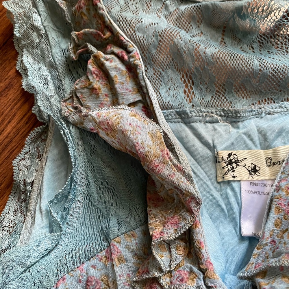 Lace Ruffled Dress - Picture 4 of 7